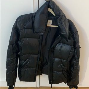 Metallic black Sam down jacket w/ thumb holes